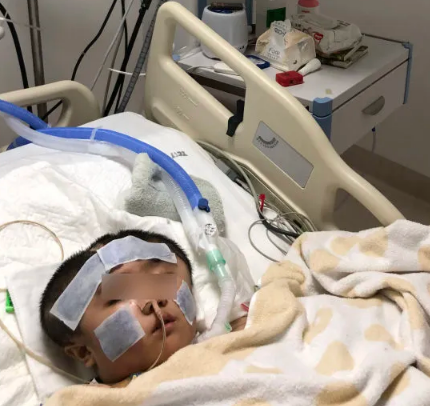 8岁男孩身体不适课上多次举手老师不理会离世，法院判了